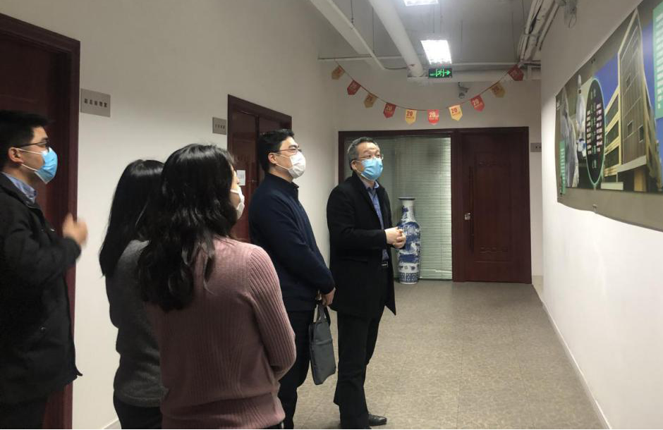 上(shang)海(hai)市市委(wei)組織部(bu)到百傲調研黨(dang)建咊(he)抗疫工作(zuo)