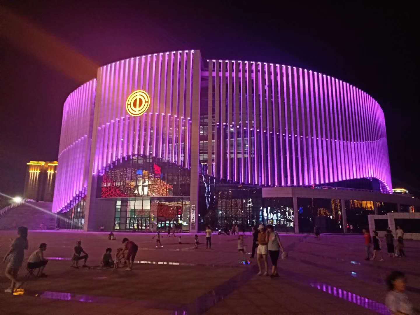 踐行(xing)工(gong)匠(jiang)精(jing)神(shen)，我們繼續砥(di)礪(li)前(qian)行(xing)